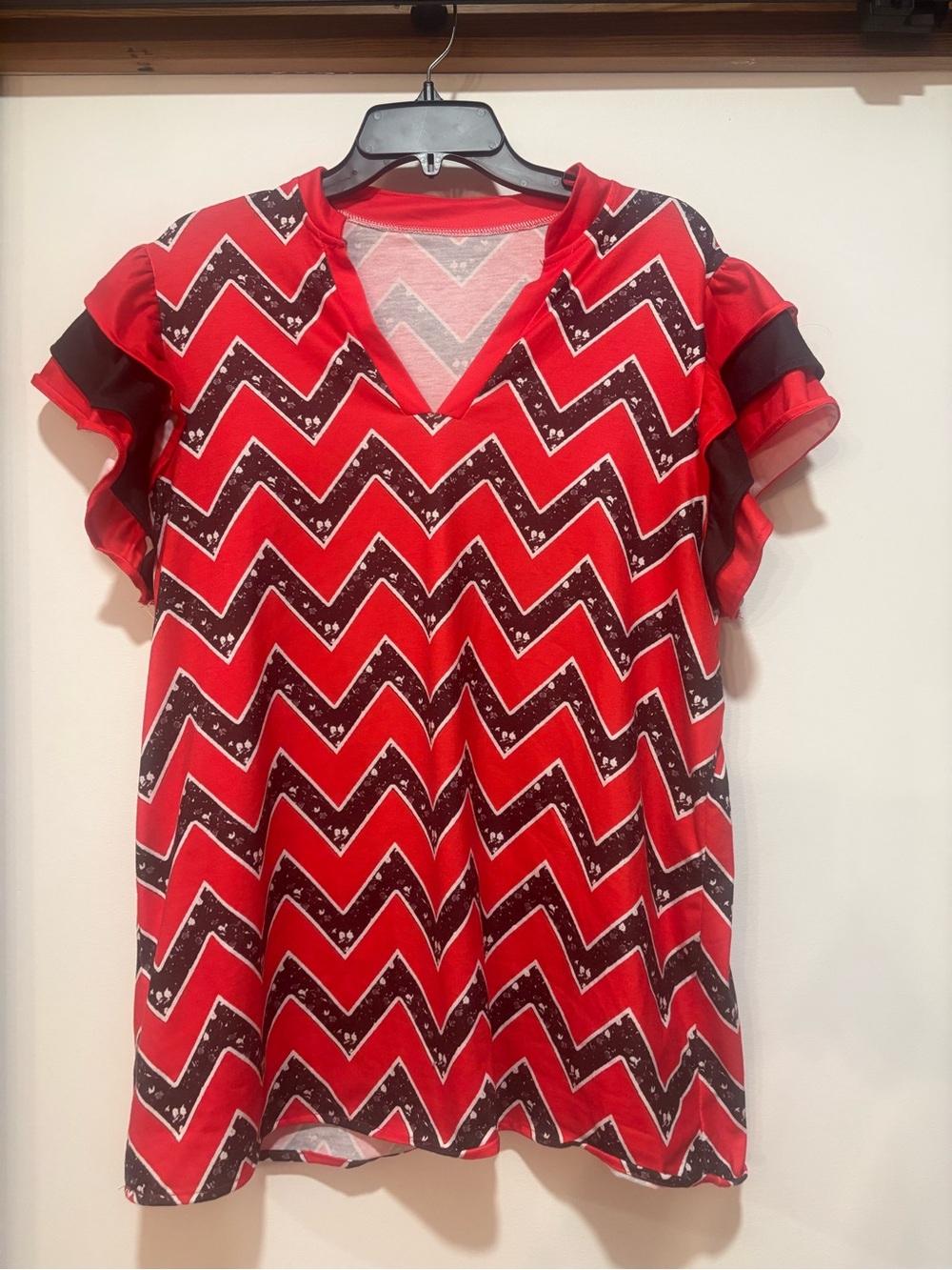 Red Chevron V-Neck Ruffle Sleeve Top. Size tag is missing. PTP=21 Length=28.5
